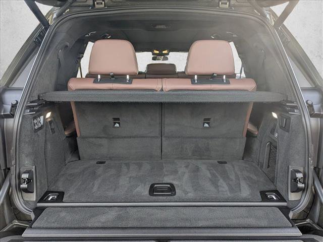 Used 2025 BMW X7 M60i image 5