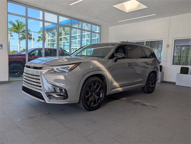 Used 2024 Lexus TX 500h AWD image 3