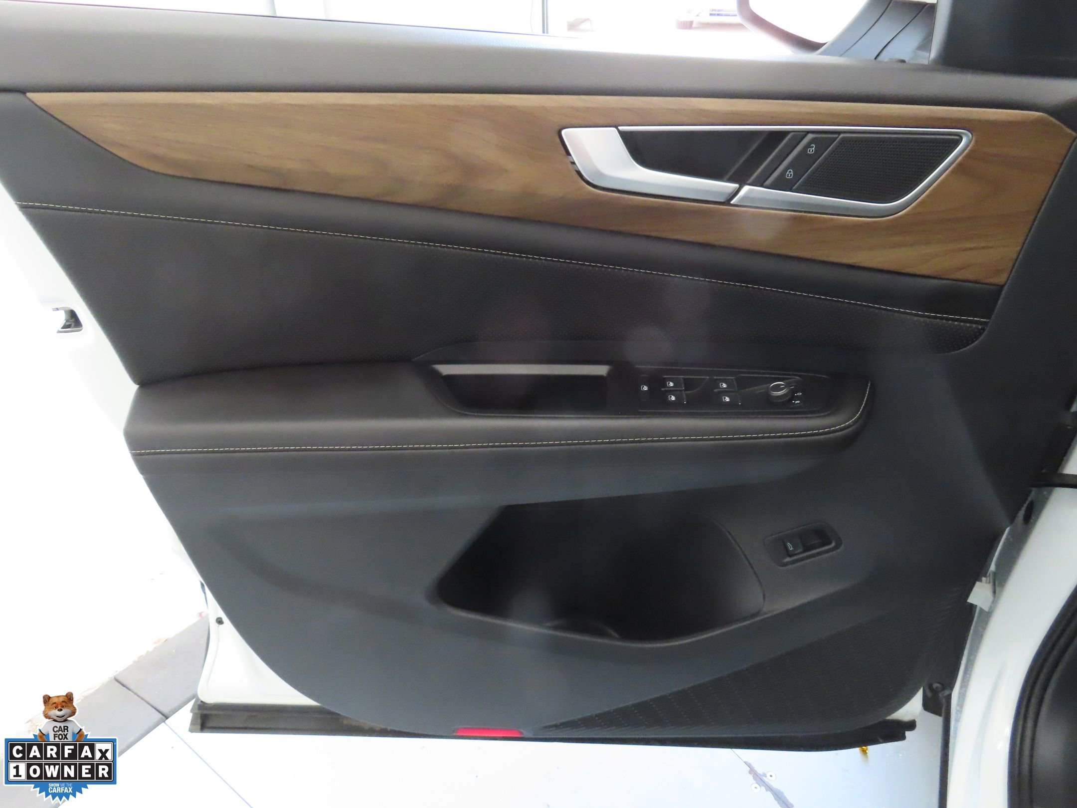 Used 2024 Volkswagen Atlas SE w/ Black Wheel Package FWD image 9