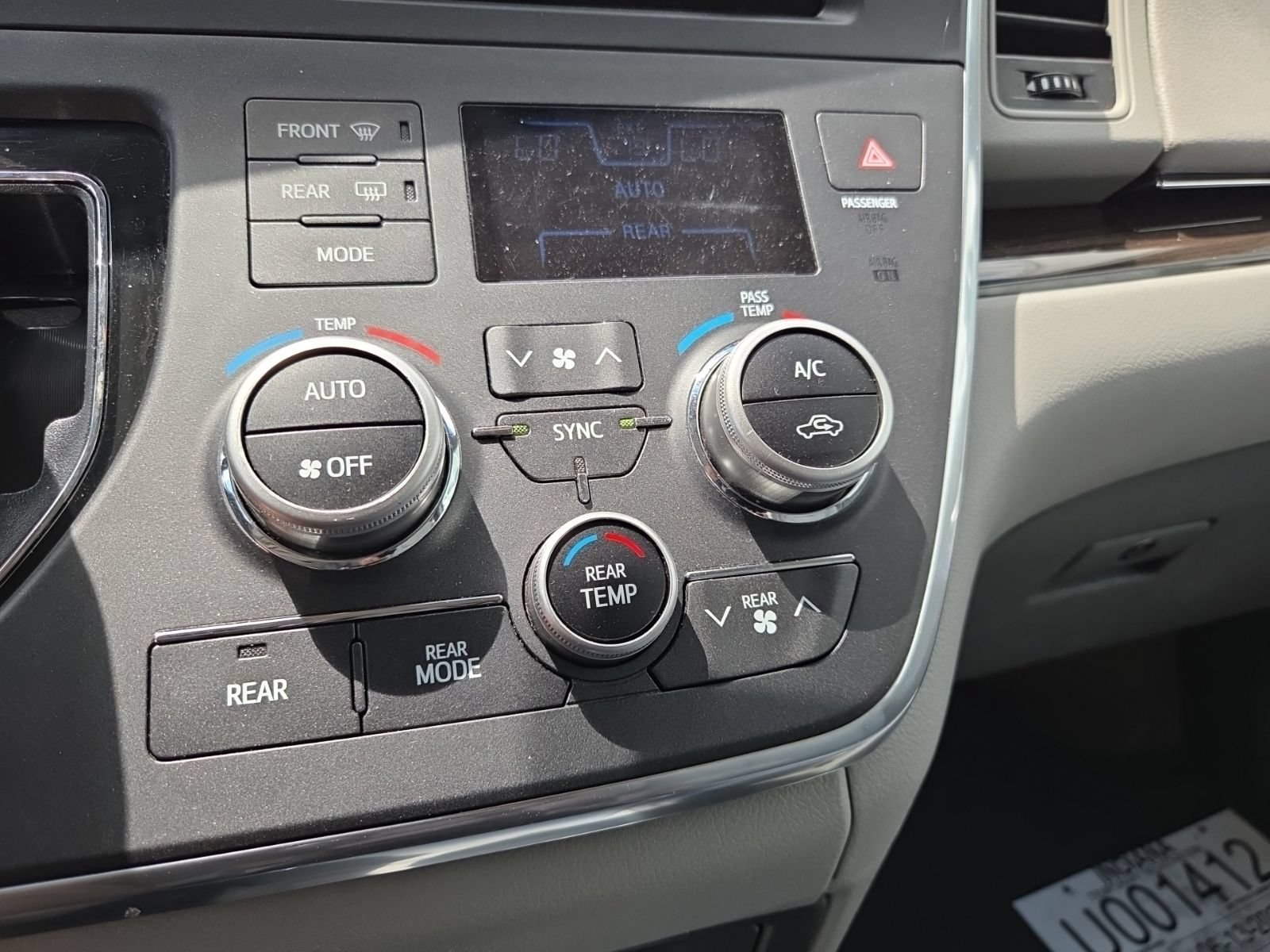 Used 2017 Toyota Sienna XLE FWD image 23