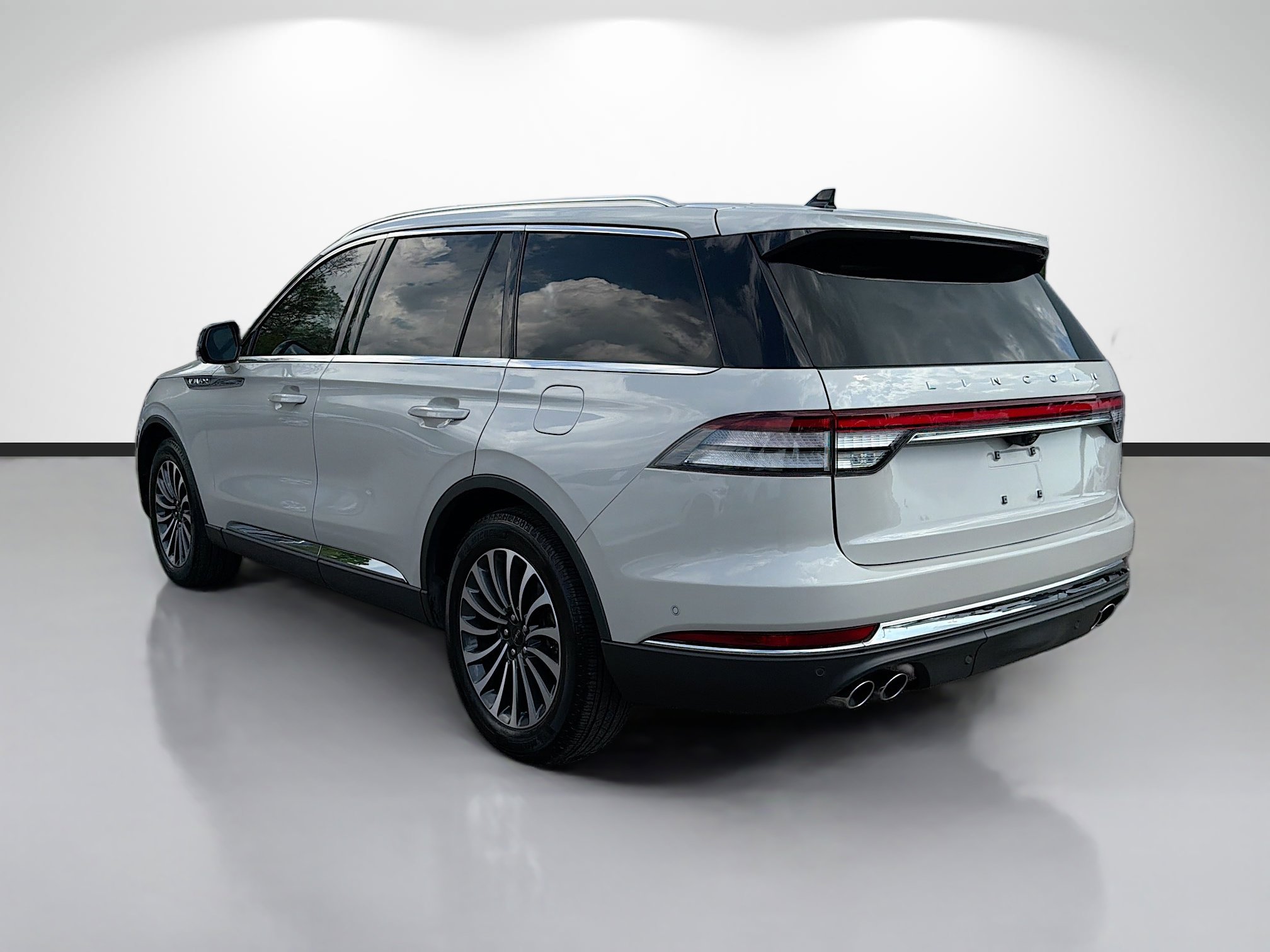 Used 2024 Lincoln Aviator Reserve w/ Equipment Group 201A RWD image 3