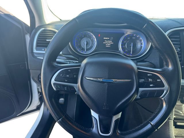 Used 2016 Chrysler 300 Limited image 9