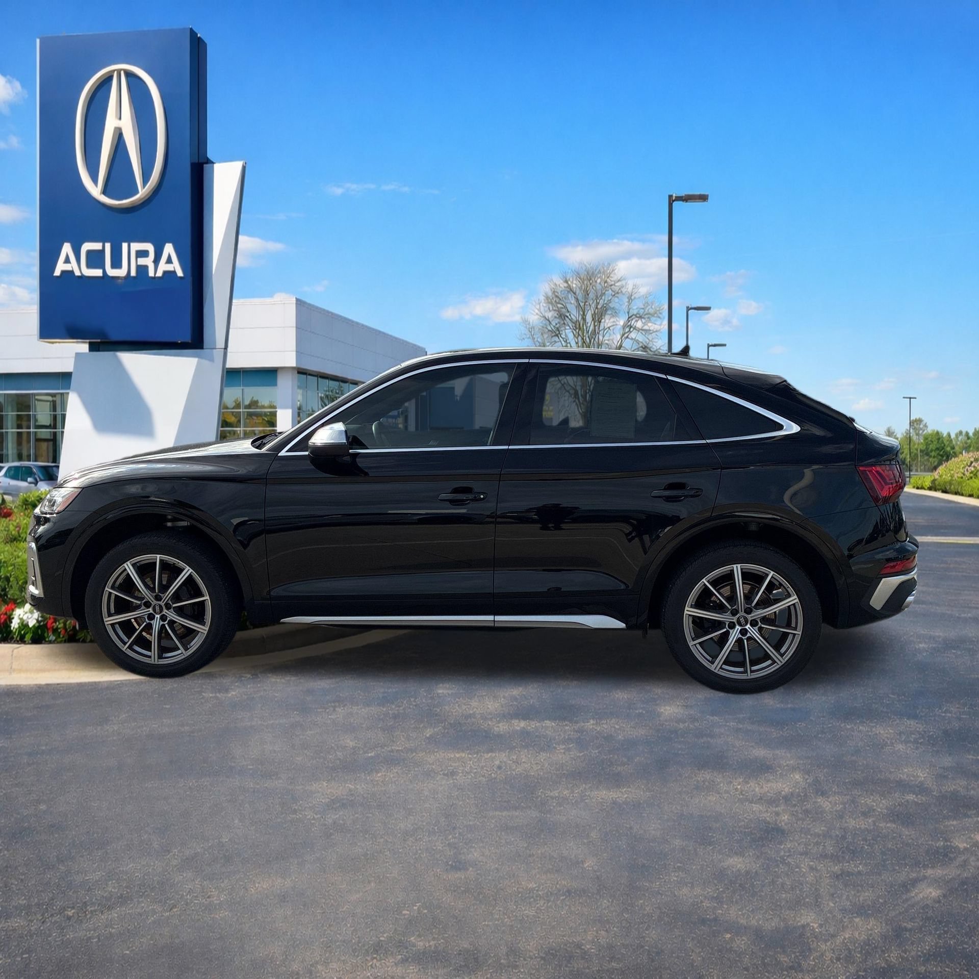 Used 2022 Audi SQ5 Premium Plus w/ Premium Plus Package AWD/4WD image 2