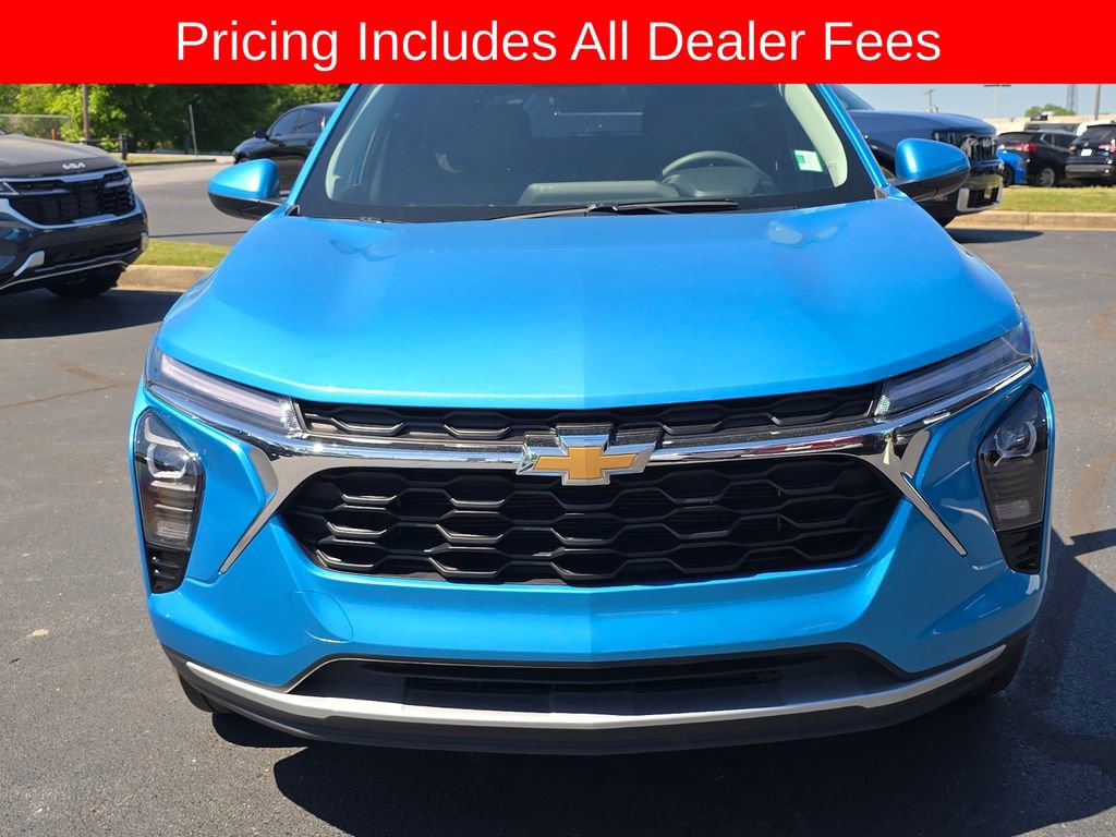 Used 2025 Chevrolet Trax LT FWD image 8
