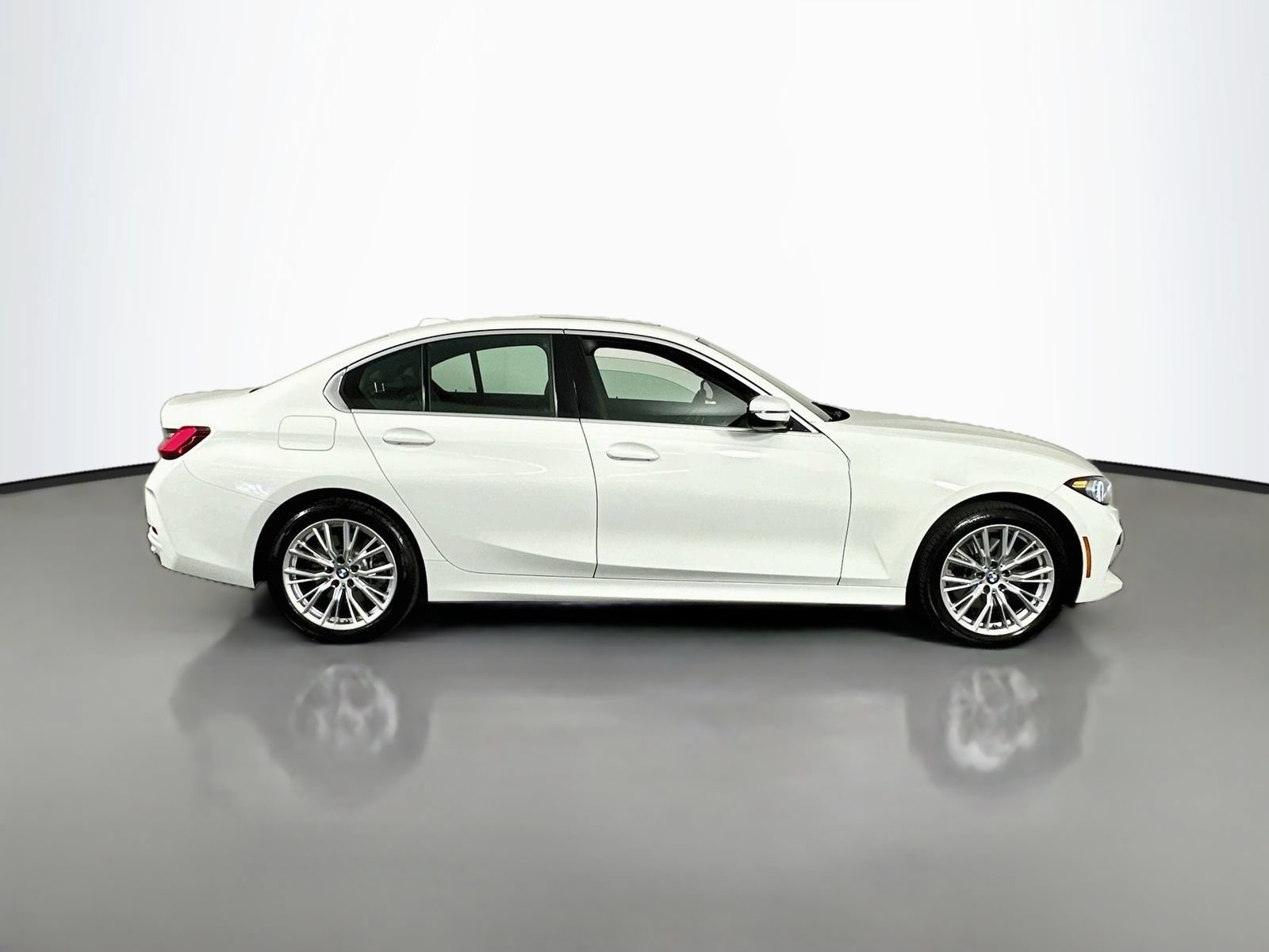 Used 2024 BMW 330i xDrive Sedan w/ Premium Package AWD/4WD image 9