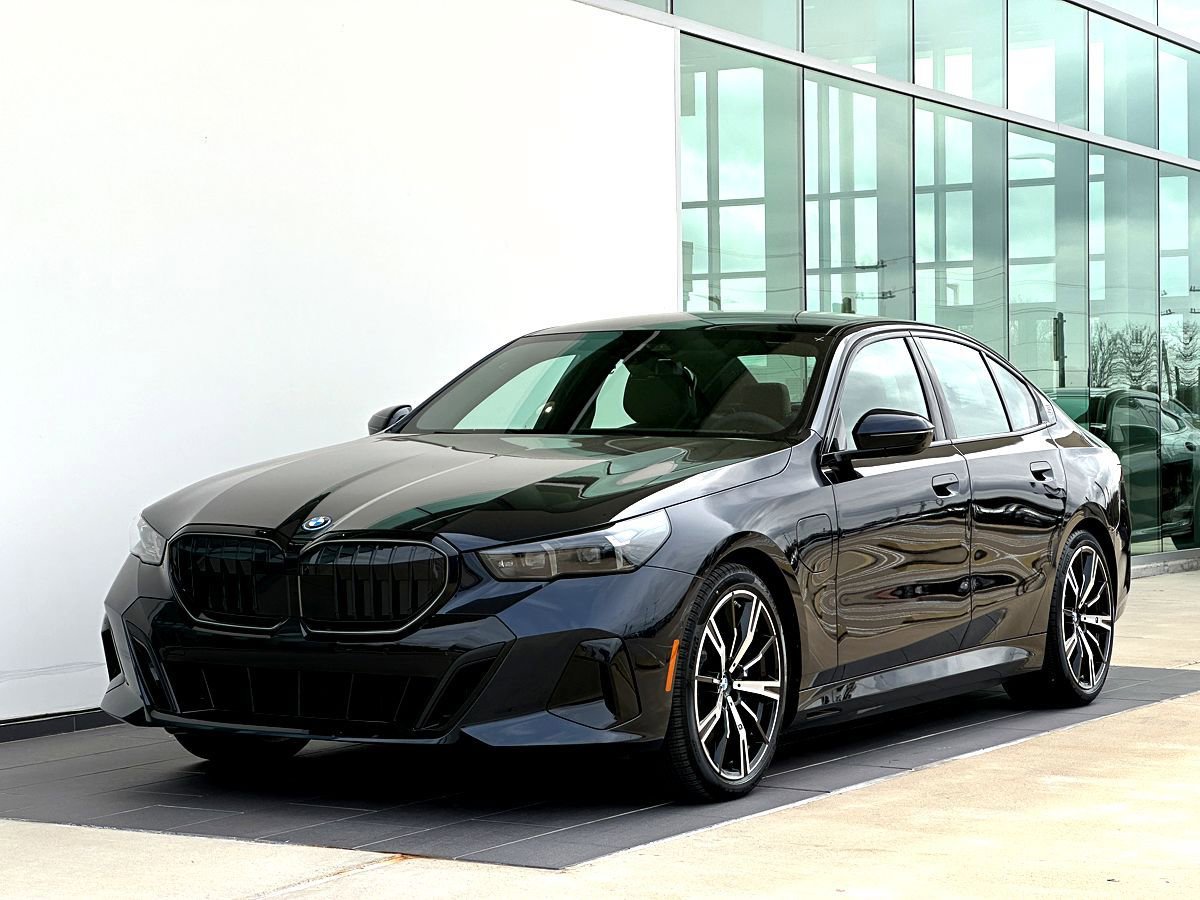New 2026 BMW 550e xDrive w/ Executive Package AWD/4WD image 9