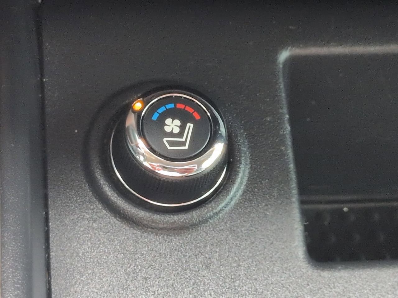 Used 2019 Nissan Titan PRO-4X w/ Pro-4x Convenience Package AWD/4WD image 22