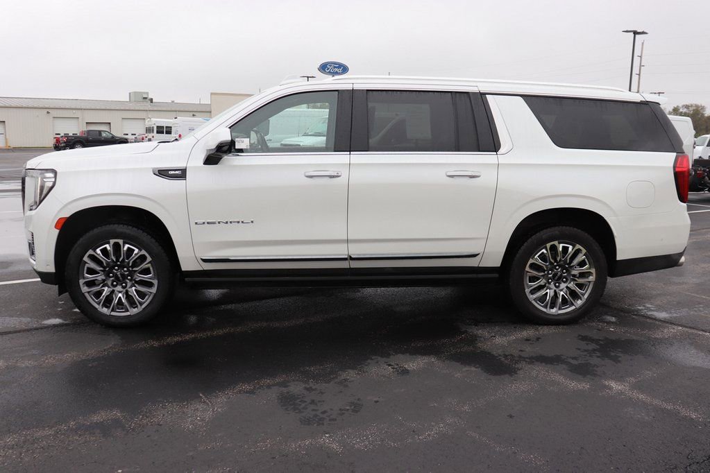 Used 2023 GMC Yukon XL Denali Ultimate image 7