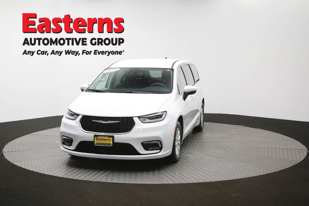 Used 2023 Chrysler Pacifica Touring-L FWD image 55