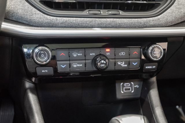 Certified 2025 Jeep Compass Latitude w/ Sun & Sound Group AWD/4WD image 22
