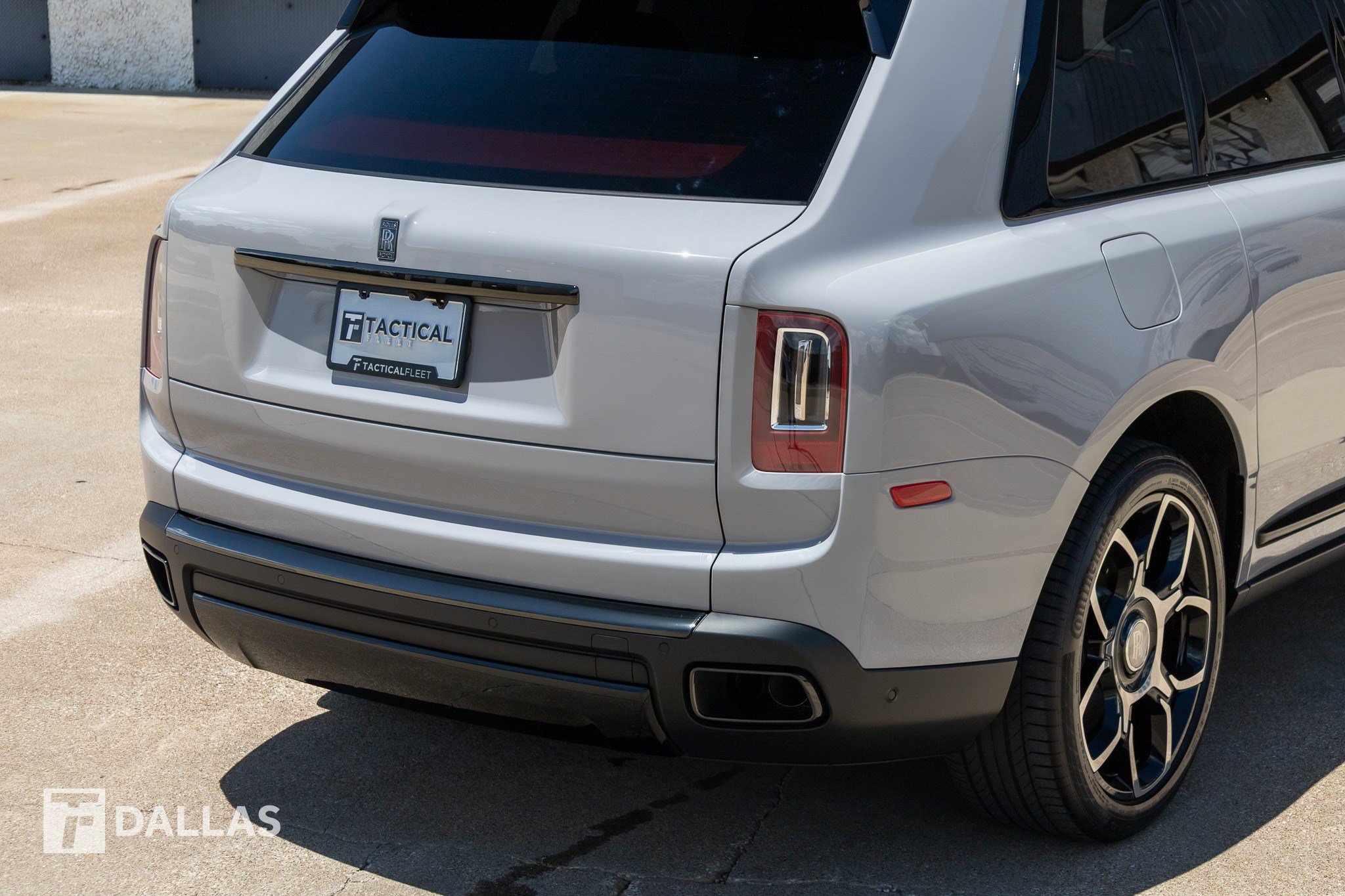 Used 2022 Rolls-Royce Cullinan Black Badge w/ Dark Exterior Package AWD/4WD image 16