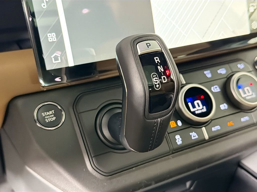 New 2026 Land Rover Defender 130 X-Dynamic SE AWD/4WD image 17