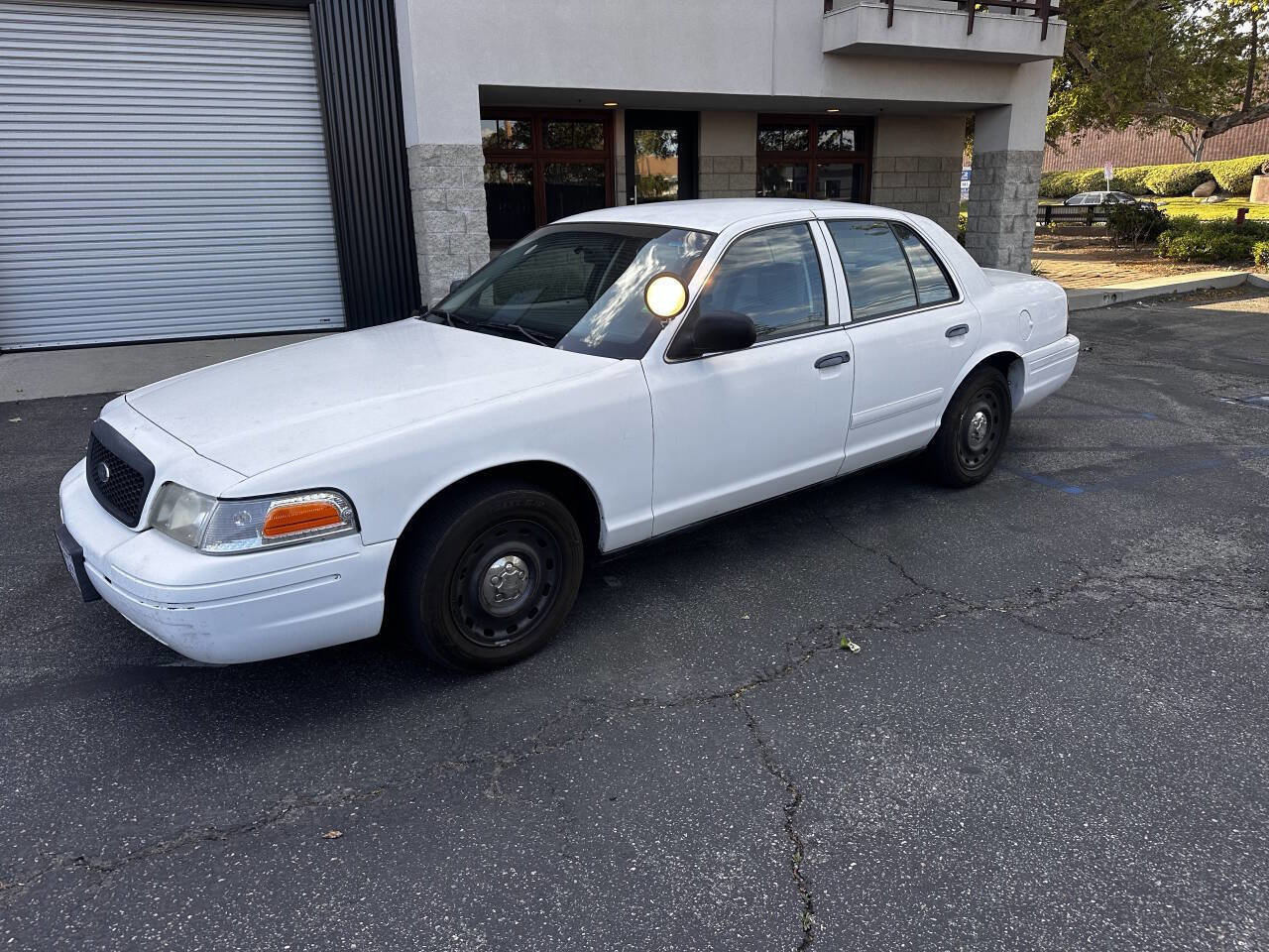 Used 2005 Ford Crown Victoria Police Interceptor RWD image 1