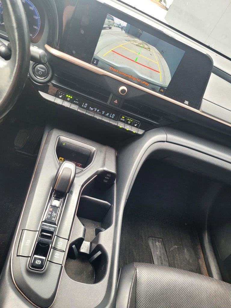 Used 2023 Toyota Crown Limited image 13