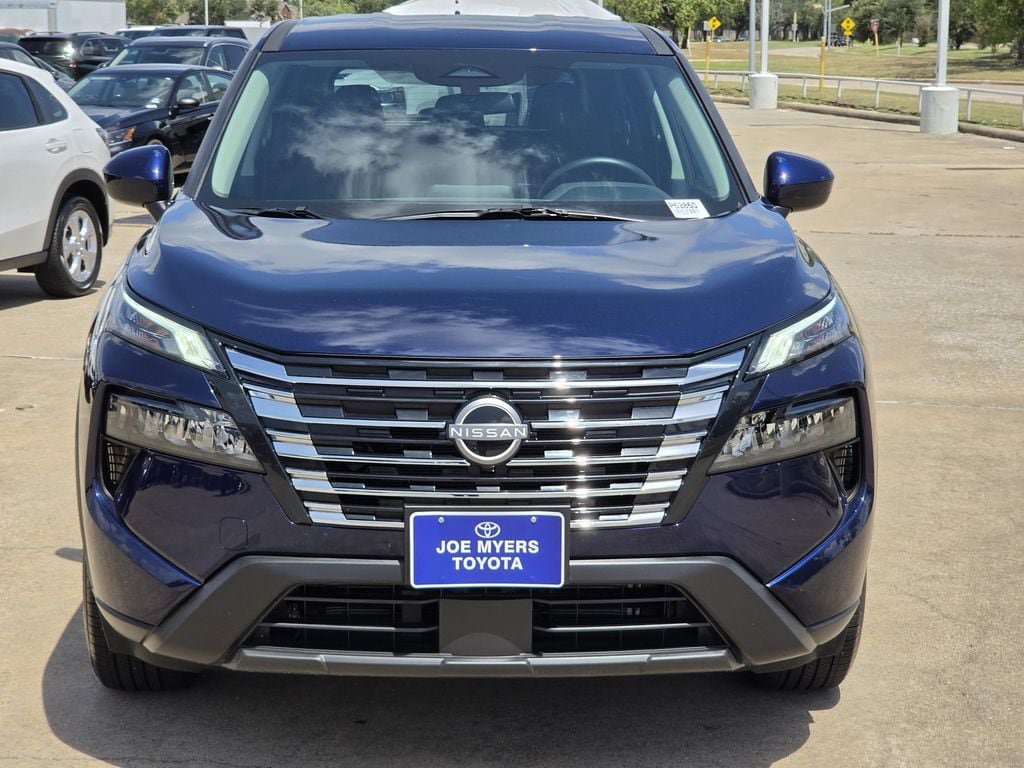 Used 2026 Nissan Rogue SV FWD image 3
