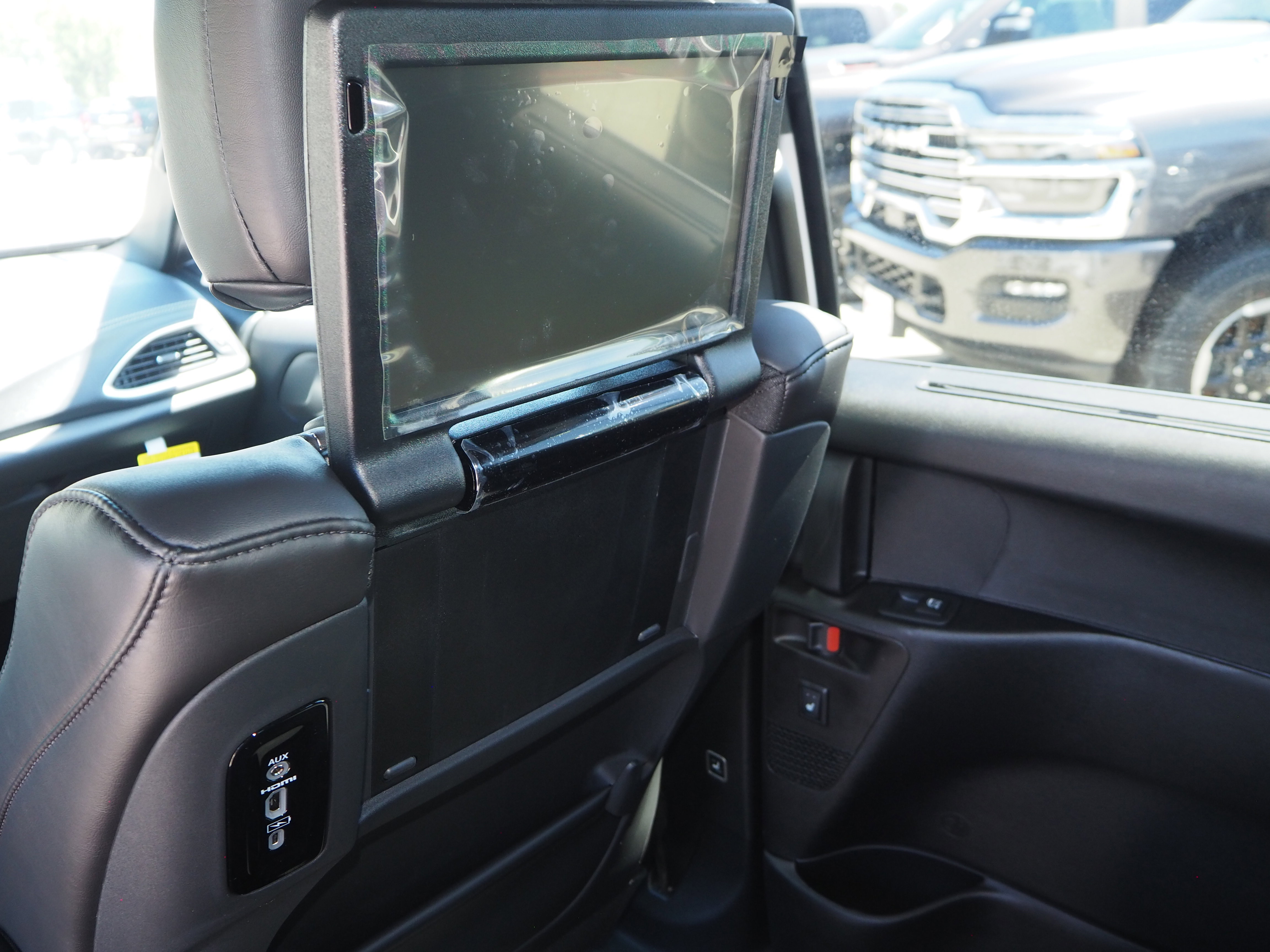 New 2025 Chrysler Pacifica Select w/ Uconnect Theater Family Group FWD image 24