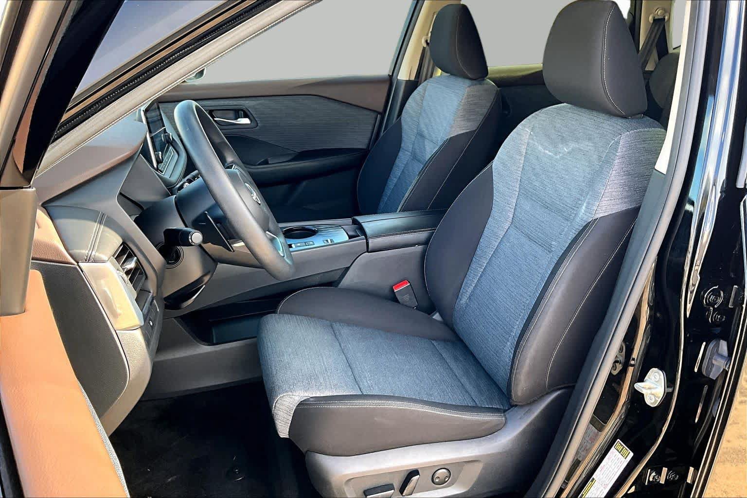 Certified 2023 Nissan Rogue SV FWD image 7
