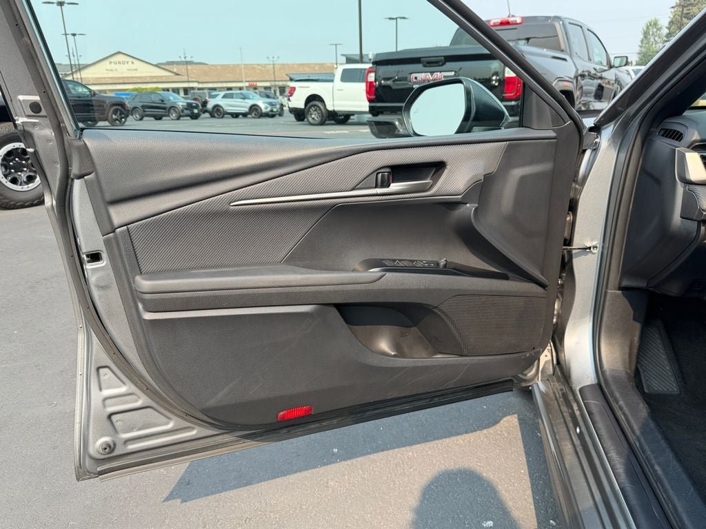 Used 2025 Toyota Camry SE FWD image 20