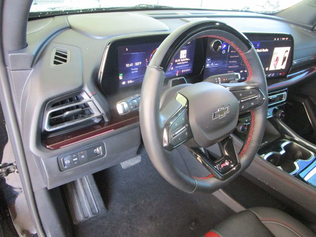 Used 2024 Chevrolet Traverse RS image 17