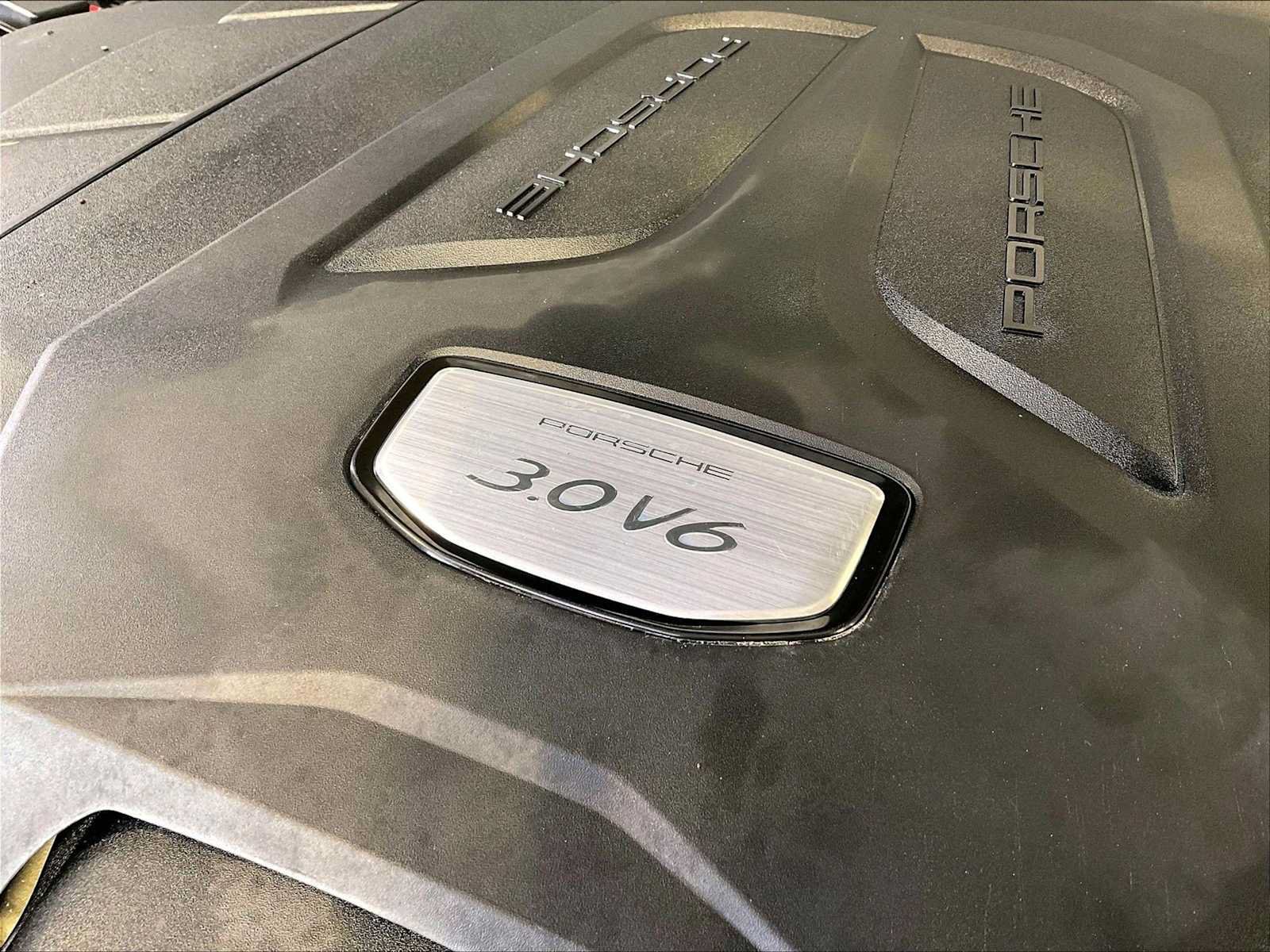 Certified 2022 Porsche Cayenne AWD/4WD image 33