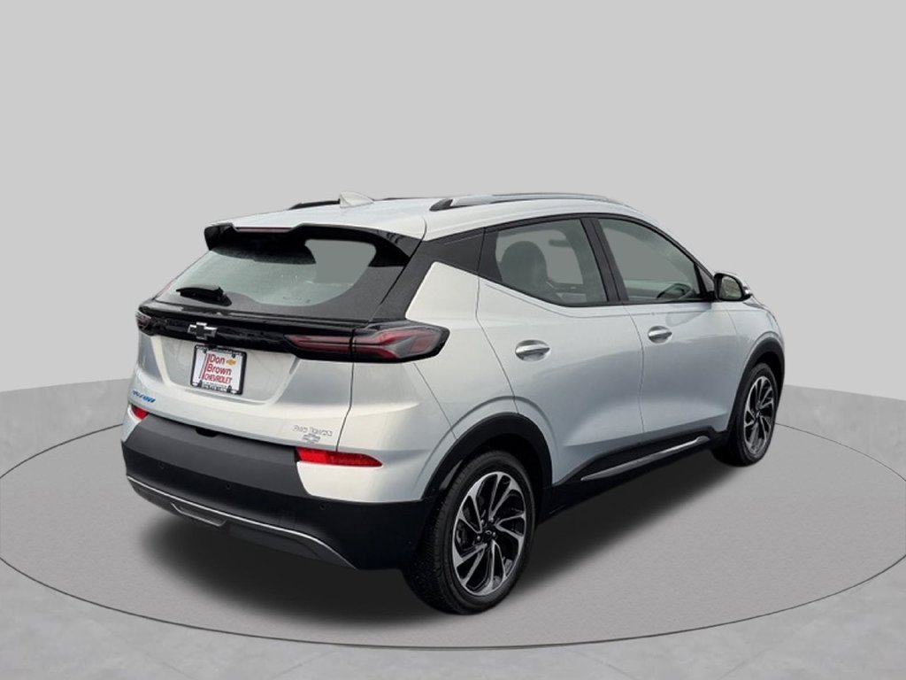 Used 2023 Chevrolet Bolt EUV Premier w/ Sun & Sound Package FWD image 4