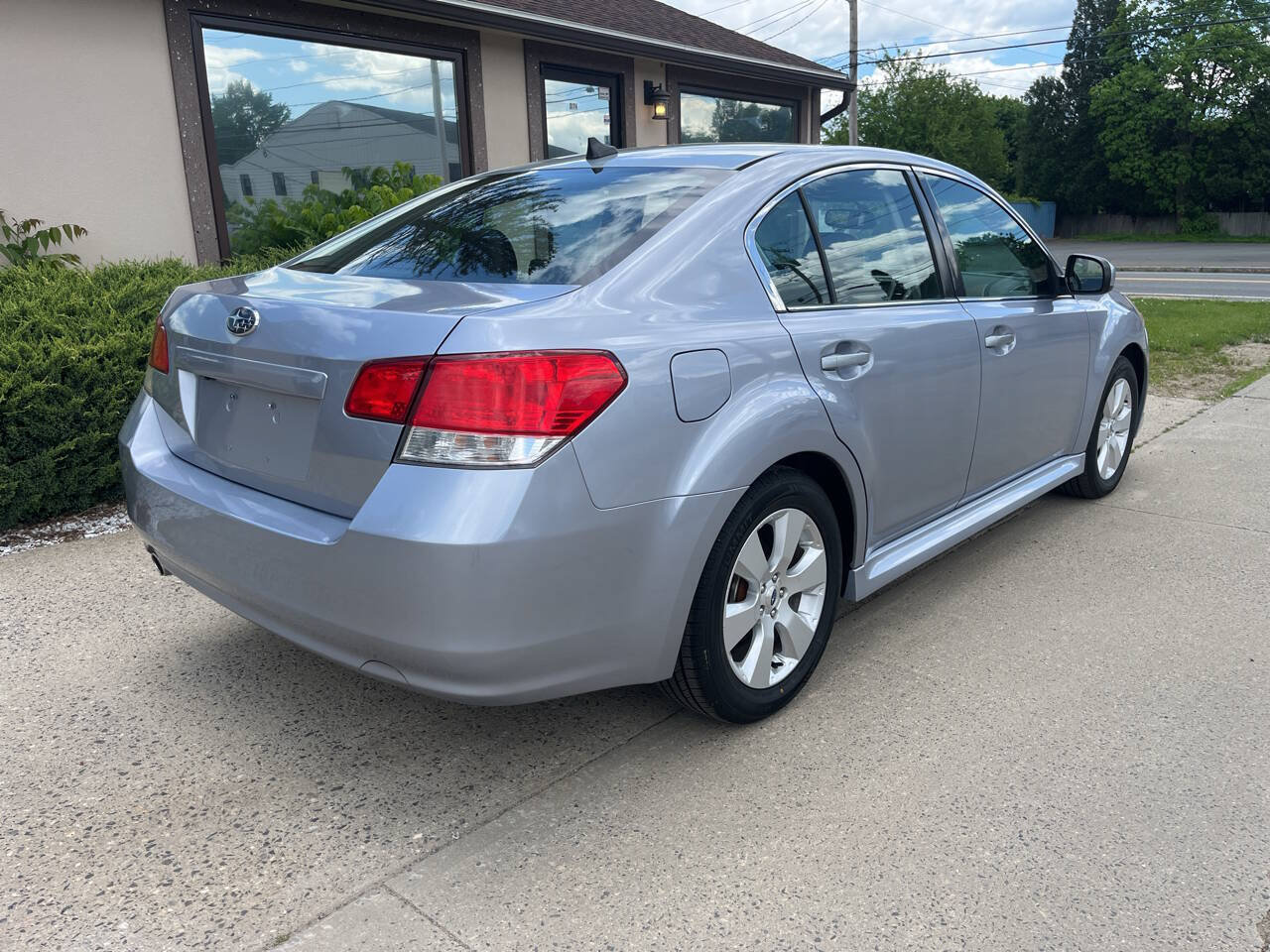 Used 2012 Subaru Legacy 2.5i Limited AWD/4WD image 3
