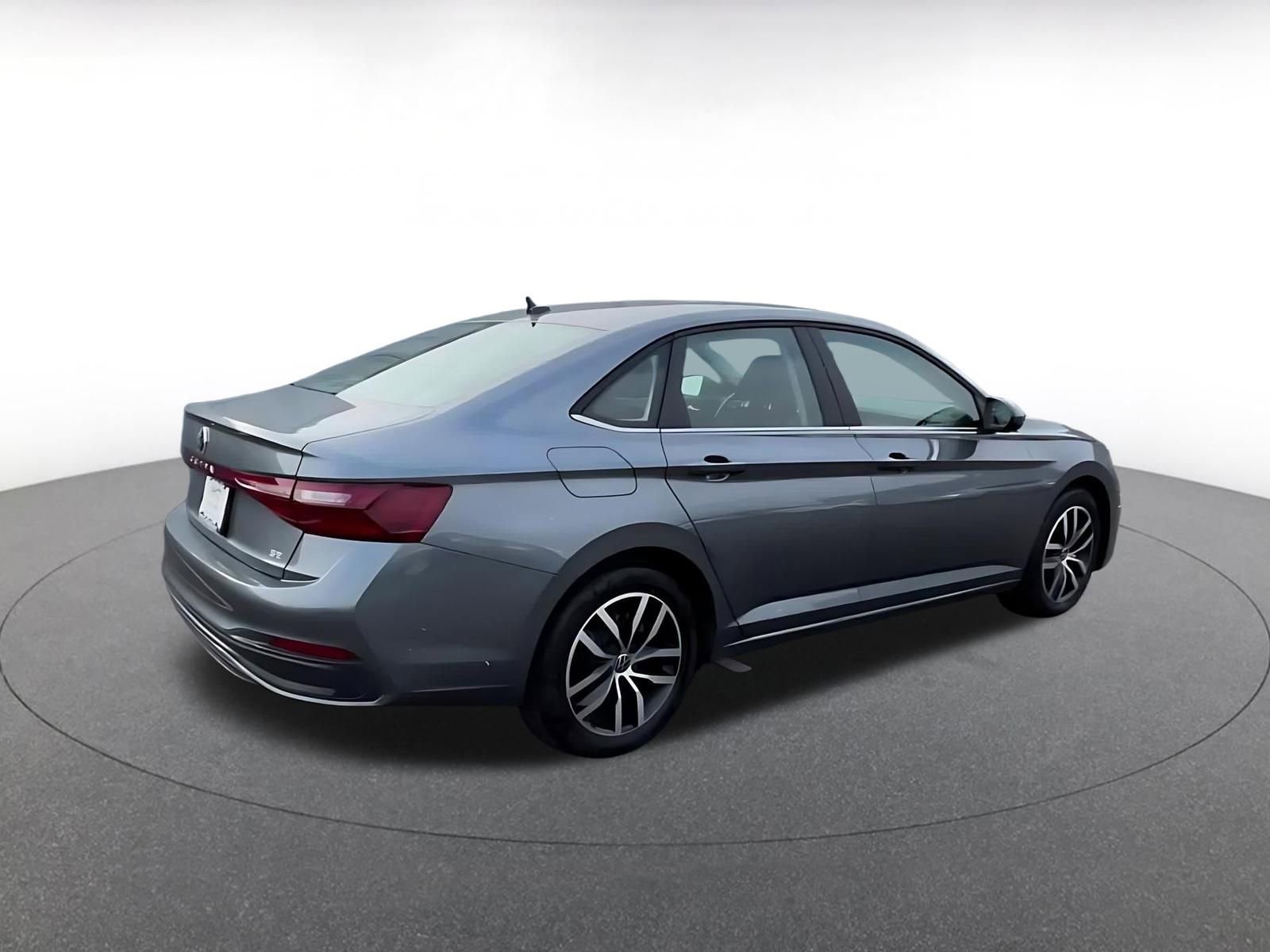 Used 2025 Volkswagen Jetta SE image 15