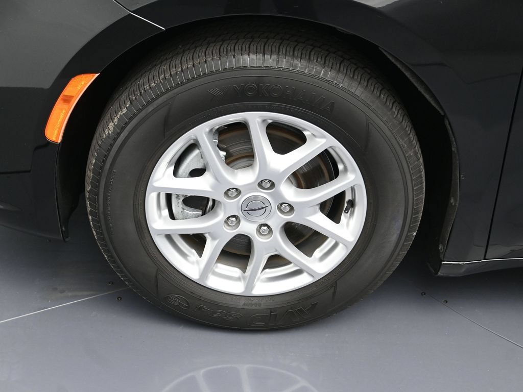 Certified 2023 Chrysler Pacifica Touring-L FWD image 9