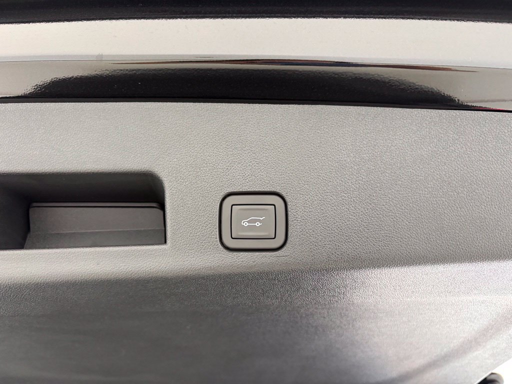 New 2027 Chevrolet Traverse LT FWD image 37