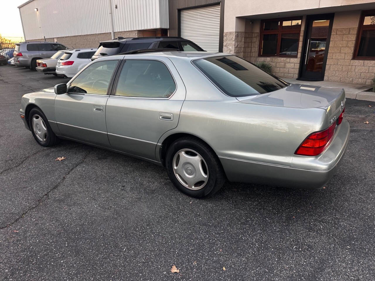 Used 1998 Lexus LS 400 image 3