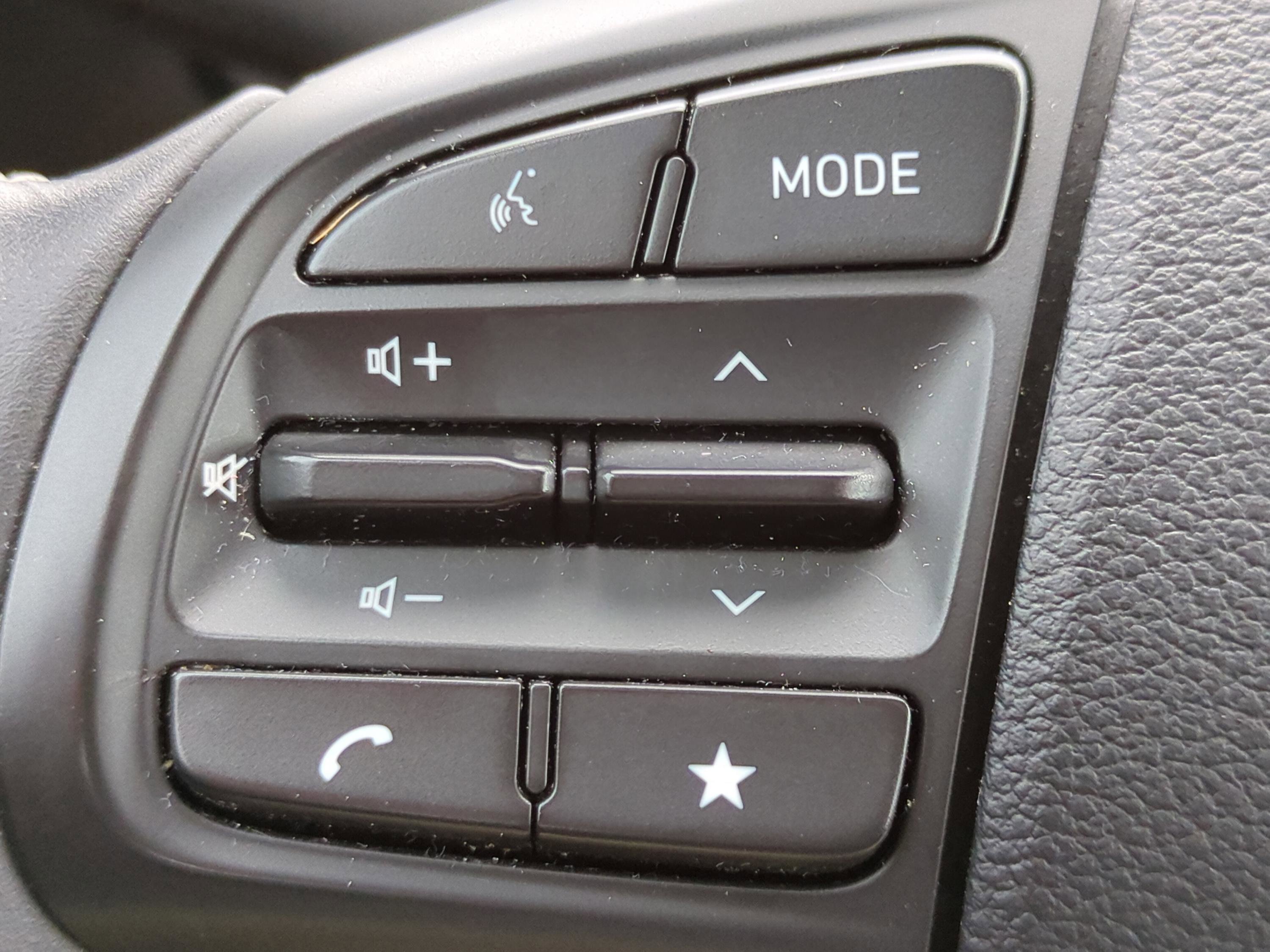 Certified 2023 Hyundai Venue SEL FWD image 23