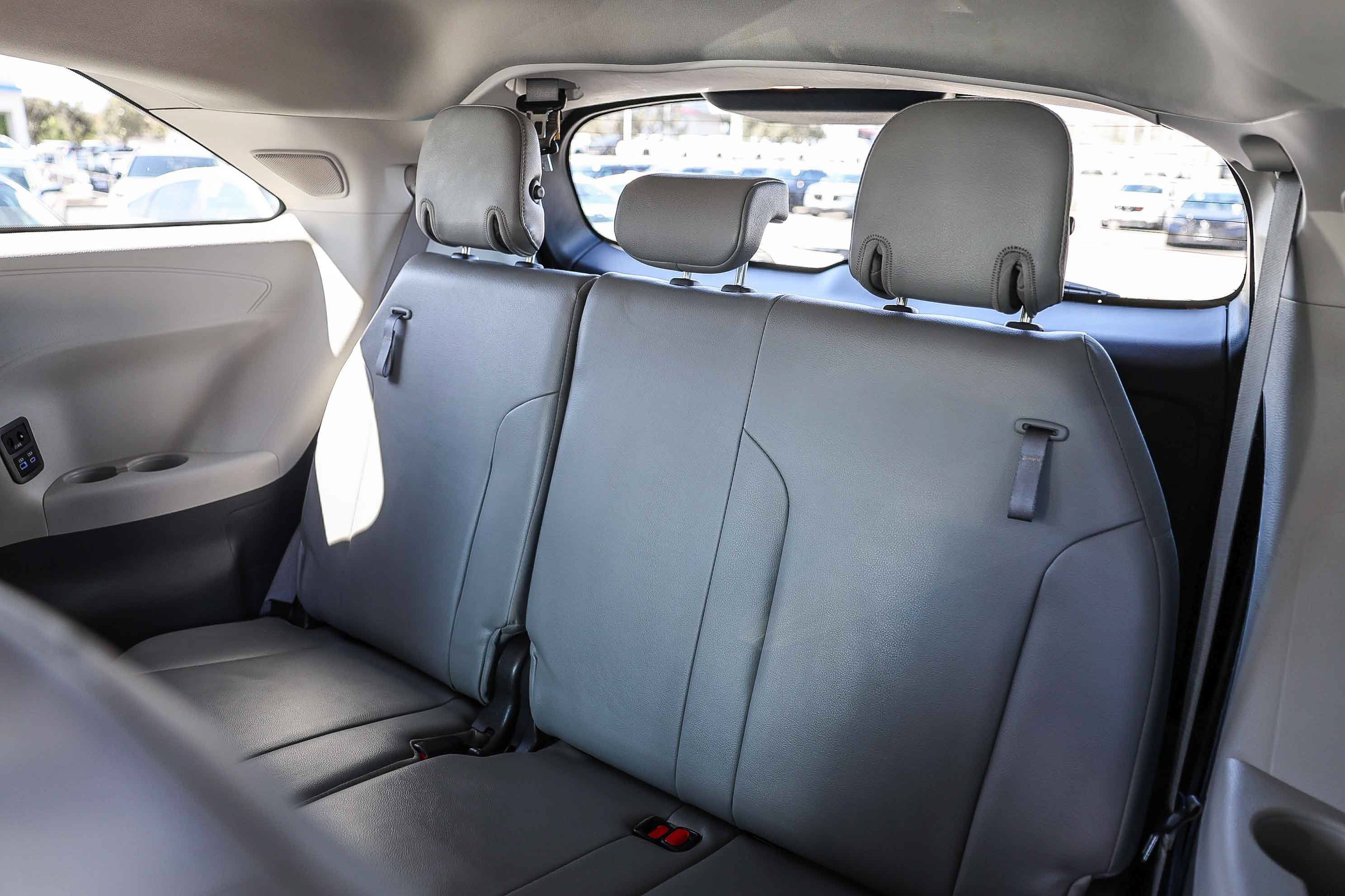 Used 2022 Toyota Sienna XLE w/ XLE Plus Package FWD image 11