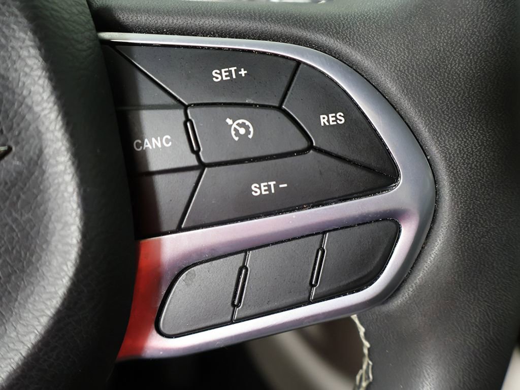 Used 2023 Chrysler Voyager LX image 38