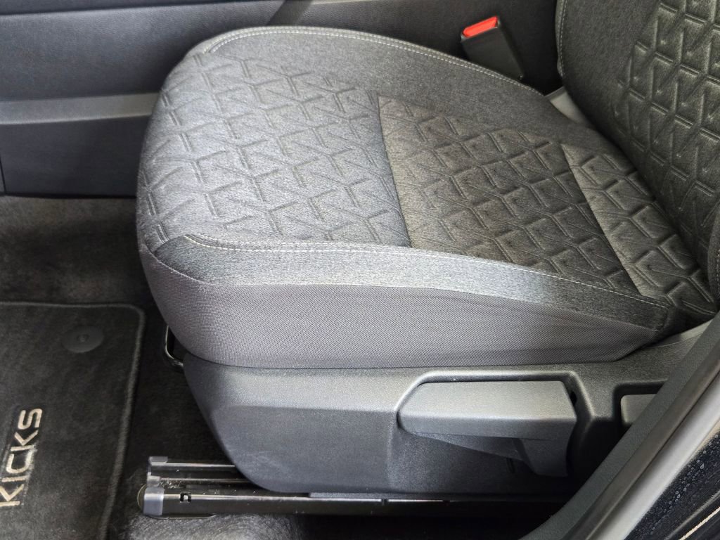 Used 2025 Nissan Kicks SV image 13