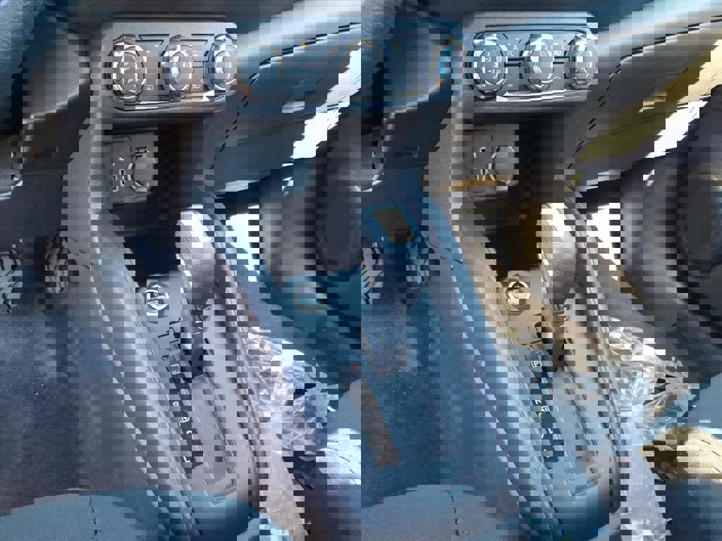 New 2025 Nissan Kicks Play S image 11