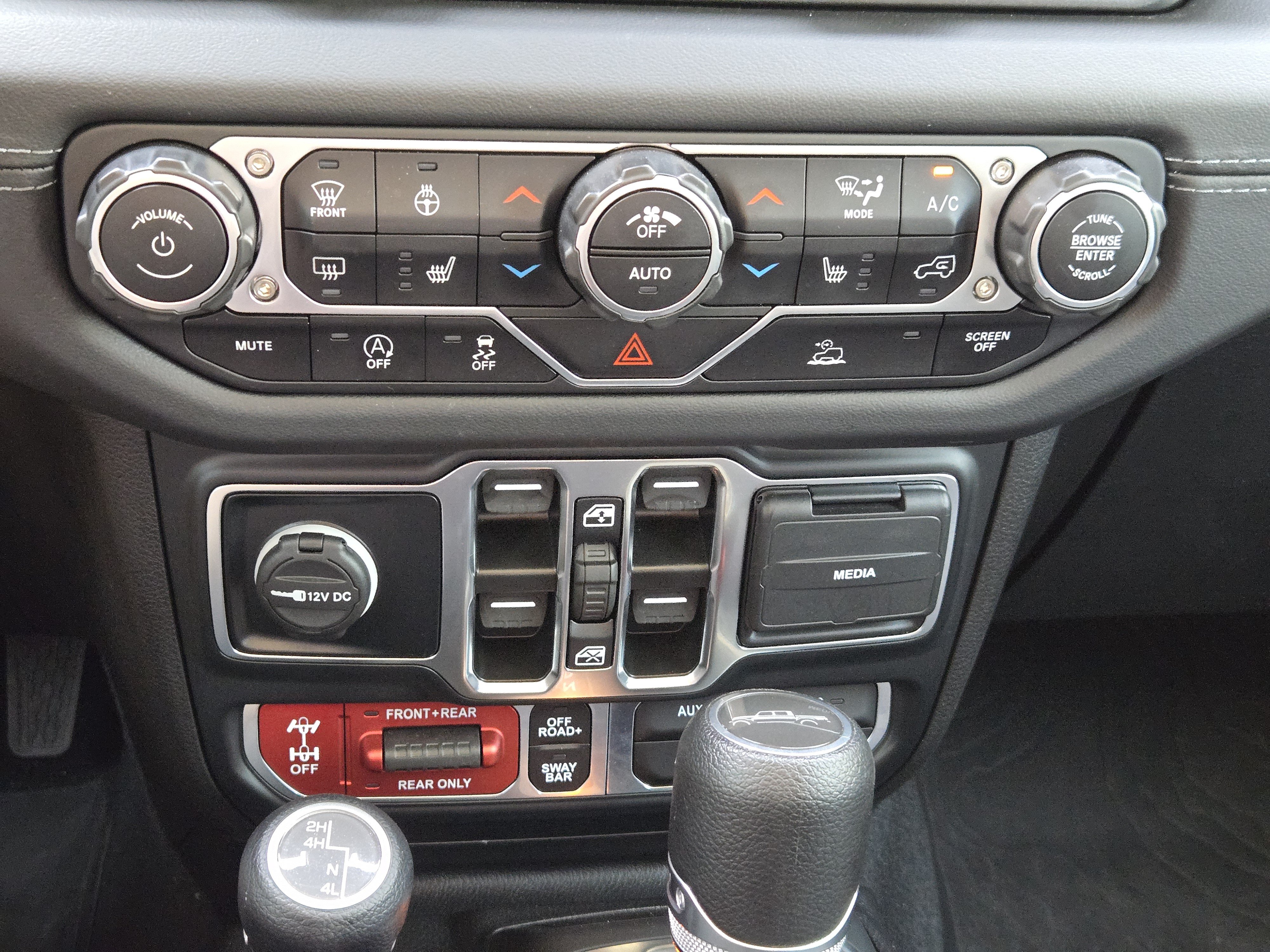 Used 2024 Jeep Gladiator Rubicon w/ Convenience Group AWD/4WD image 22