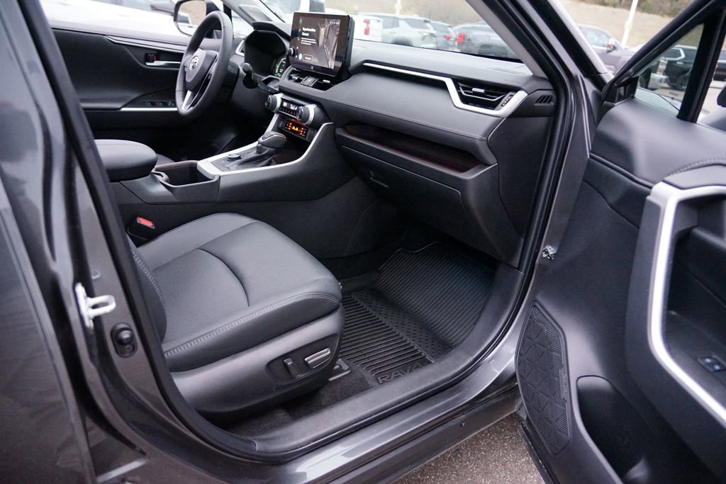Used 2023 Toyota RAV4 Limited image 31