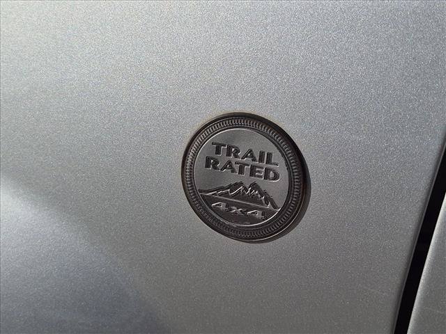 Used 2004 Jeep Grand Cherokee Limited w/ Trailer Tow Group IV AWD/4WD image 10