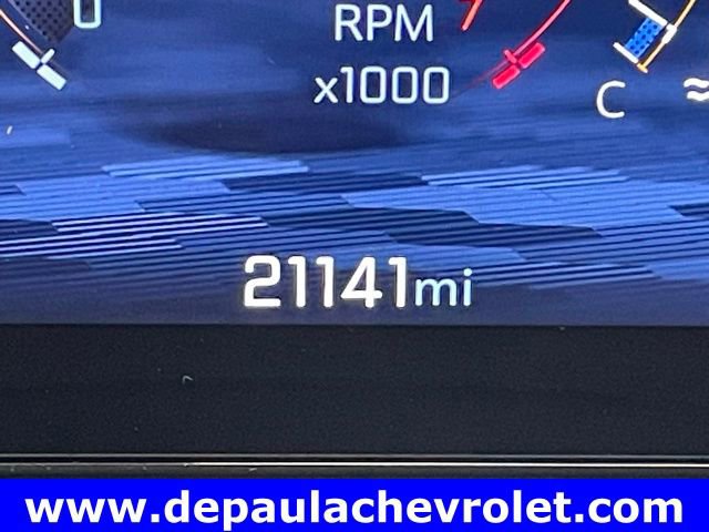 Used 2025 Chevrolet Traverse LT image 2