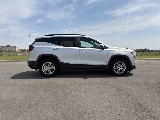 Used 2022 GMC Terrain SLE w/ Driver Convenience Package FWD image 4