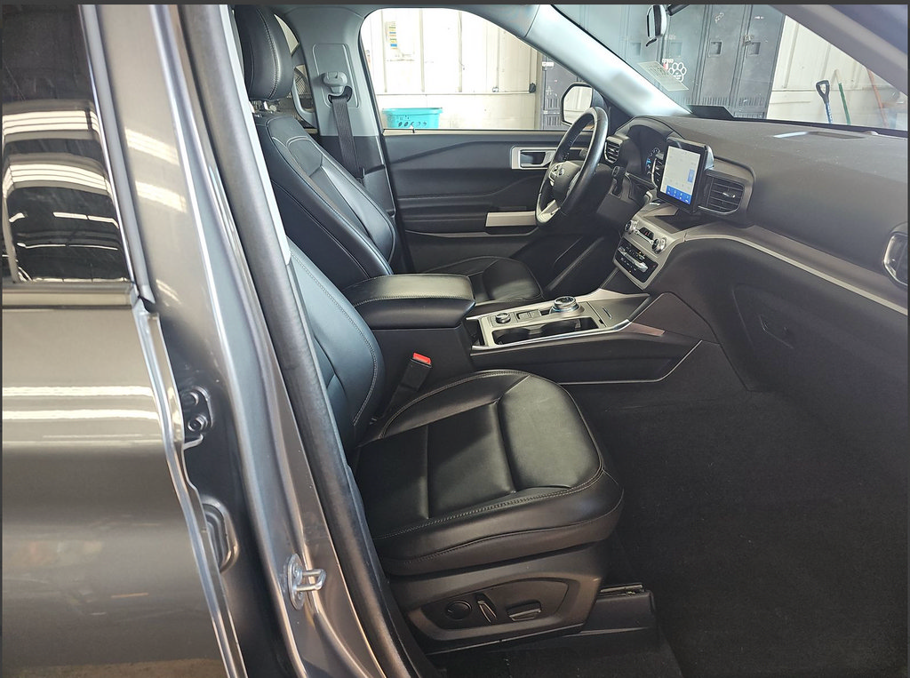 Used 2023 Ford Explorer XLT w/ Equipment Group 202A AWD/4WD image 8