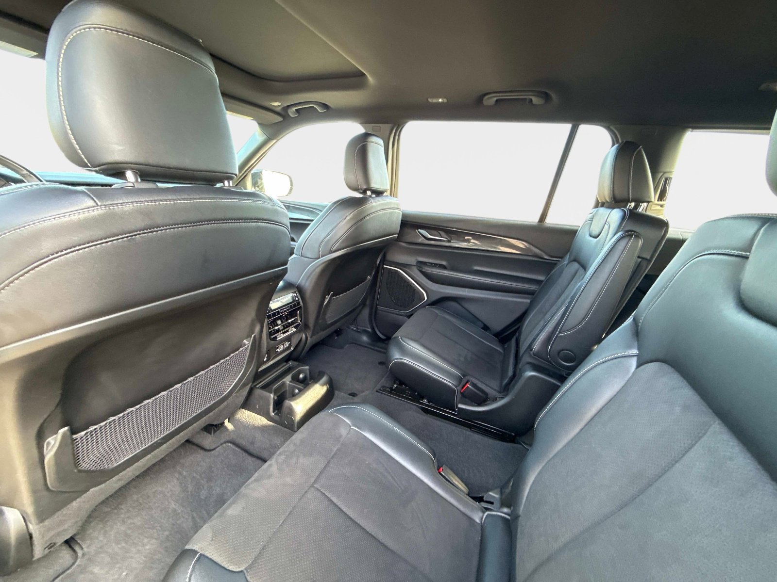 Used 2022 Jeep Grand Cherokee L Laredo image 19