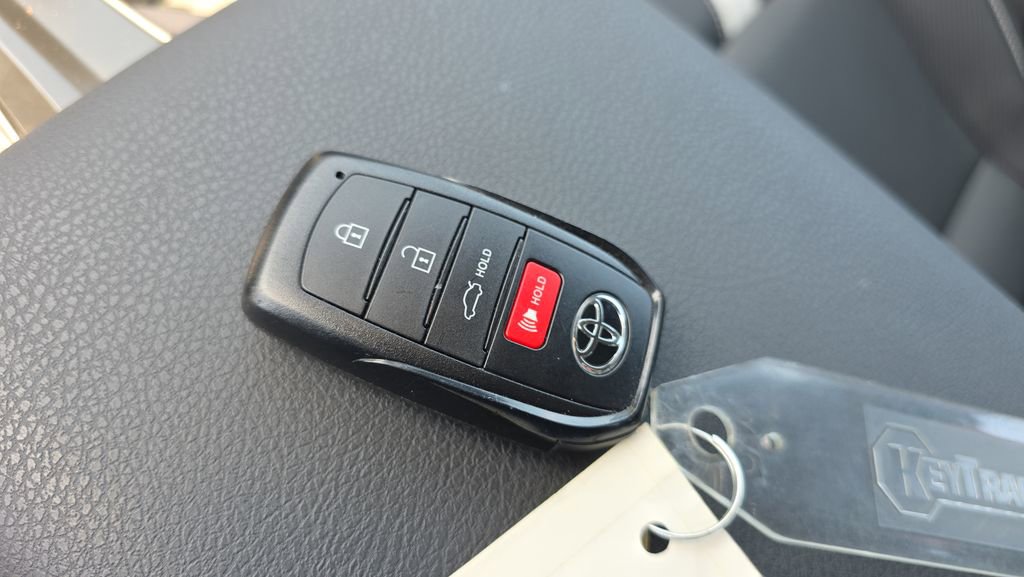 Used 2026 Toyota Camry SE FWD image 27