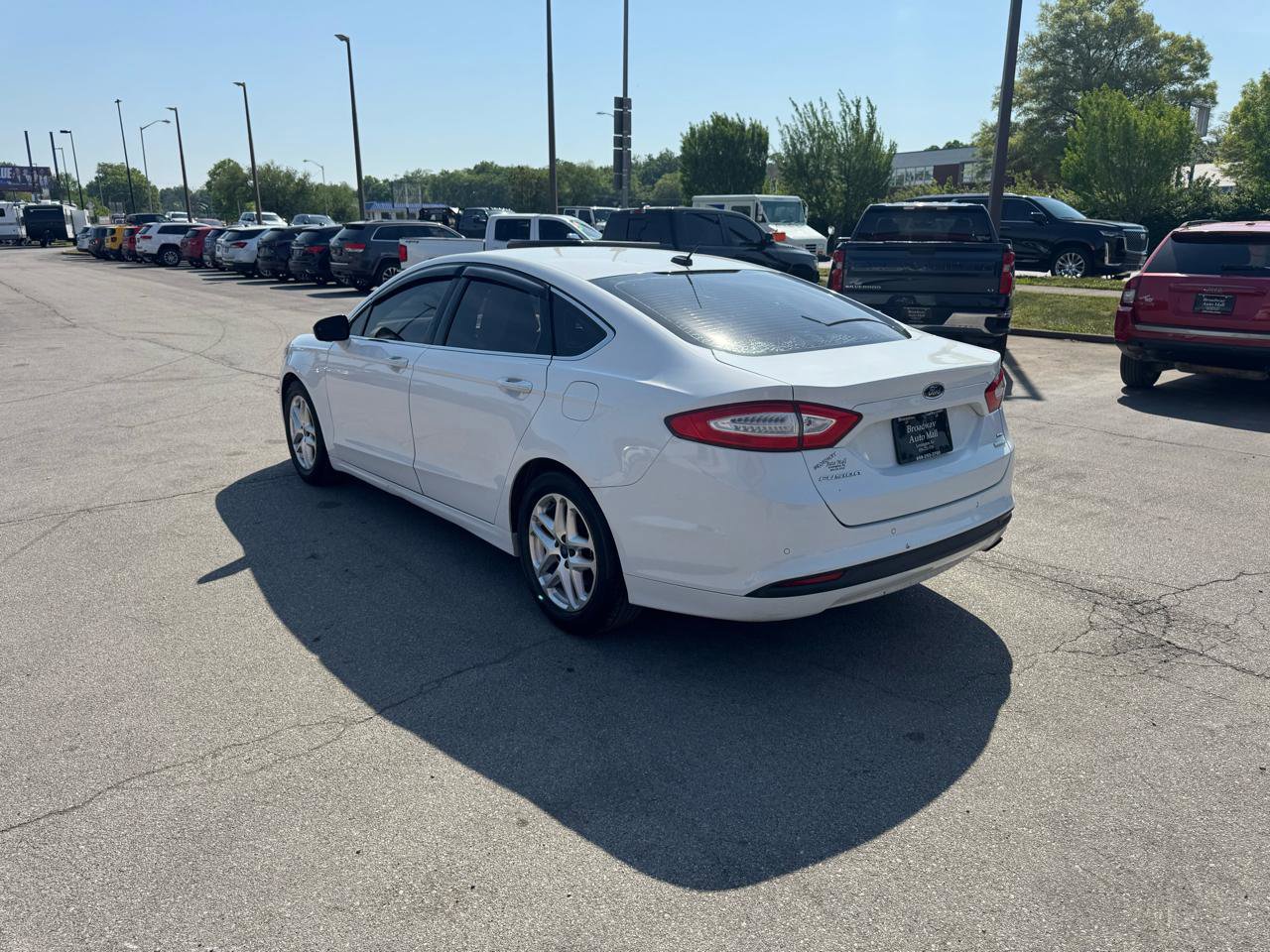 Used 2016 Ford Fusion SE w/ Equipment Group 202A FWD image 5