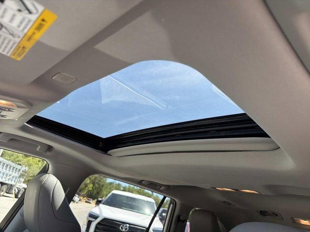 Used 2024 Toyota Highlander Limited image 33