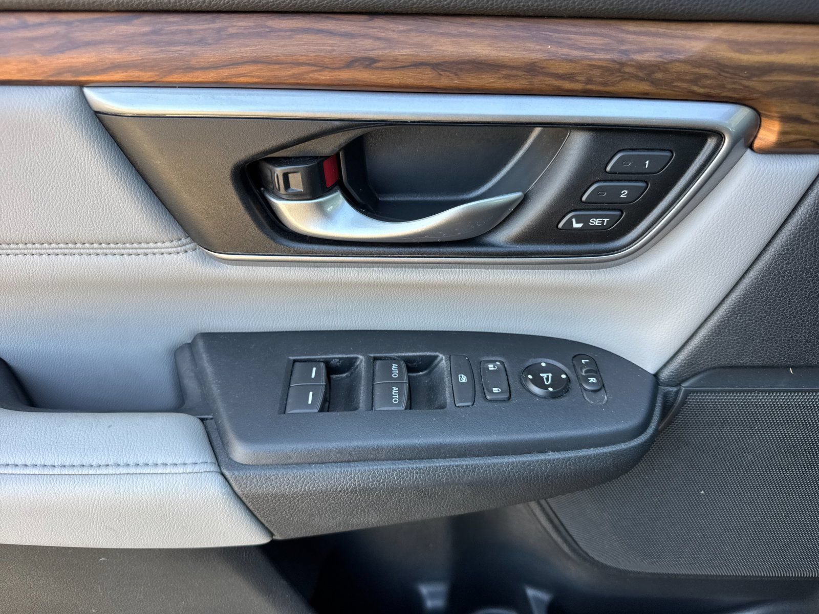 Used 2017 Honda CR-V EX-L image 11