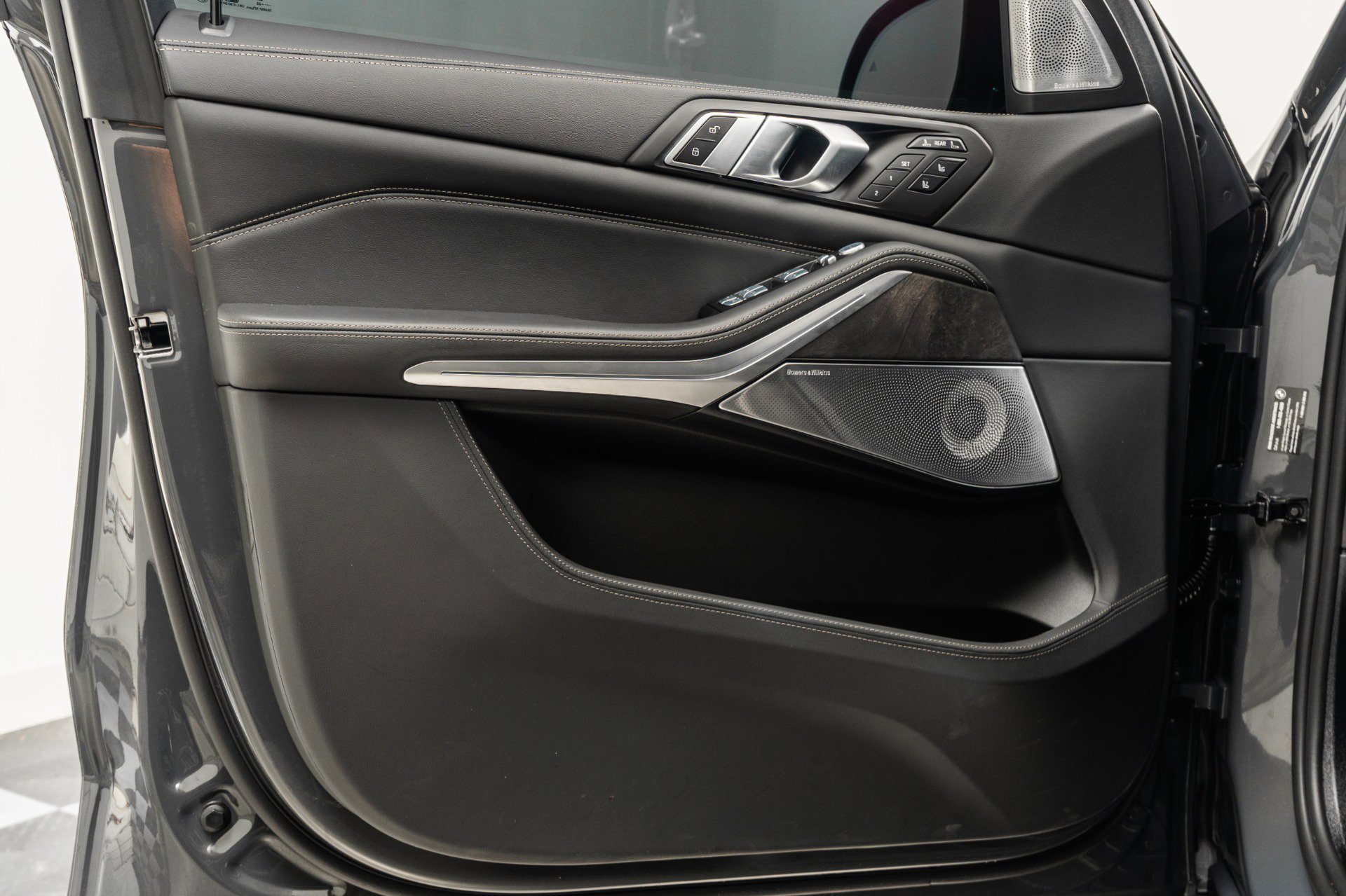 Used 2025 BMW X7 M60i image 38