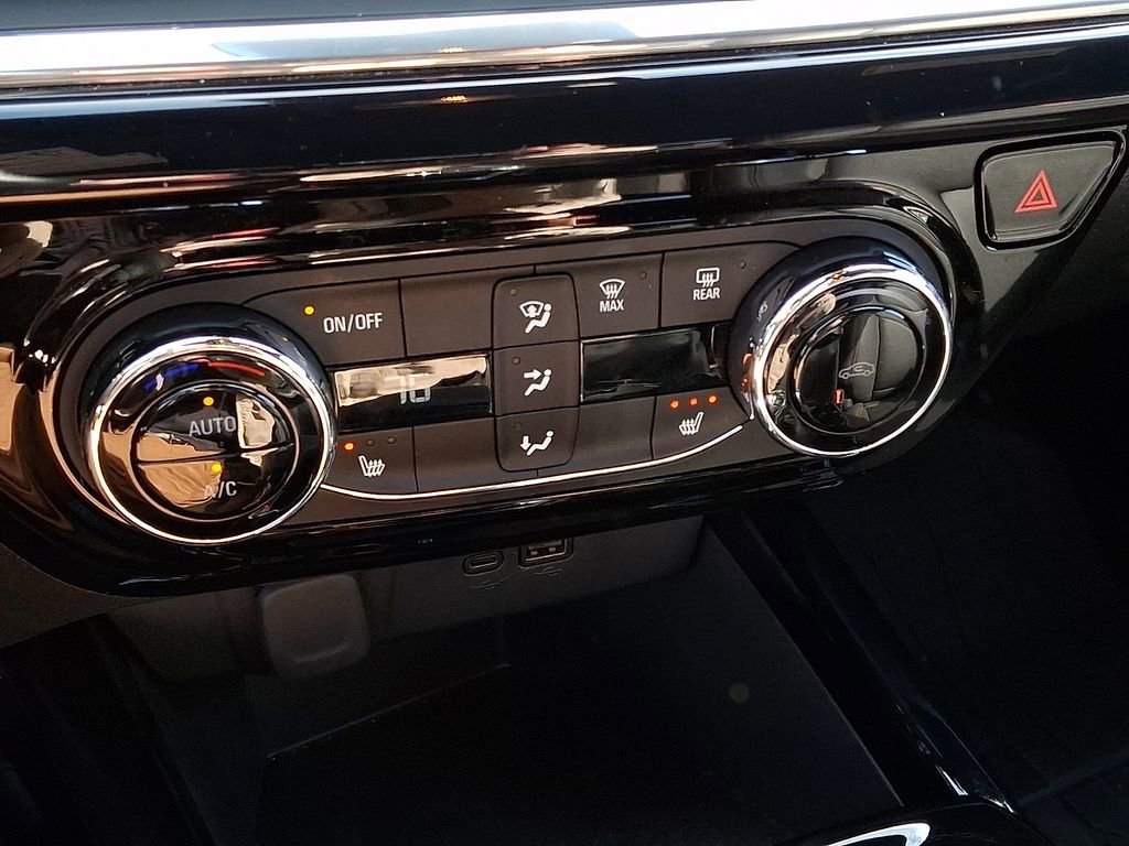 Used 2024 Chevrolet Trax RS w/ Driver Confidence Package image 16