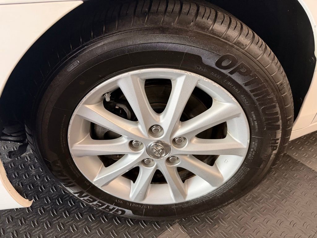 Used 2011 Toyota Camry XLE w/ SE/XLE Extra-Value Pkg FWD image 5
