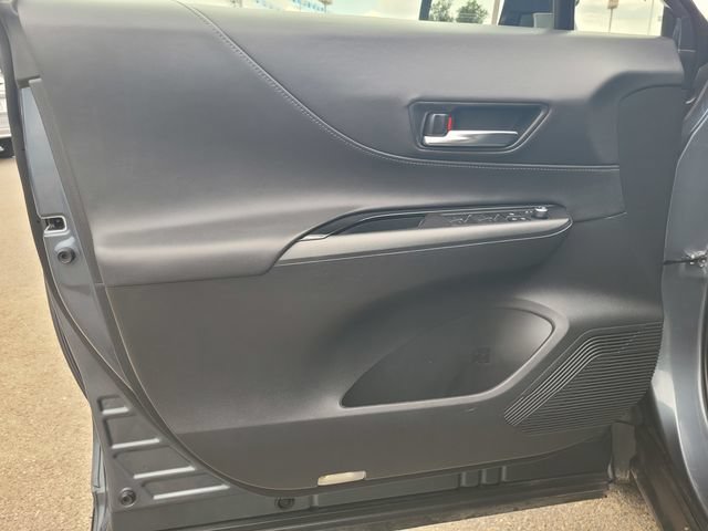 Used 2022 Toyota Venza LE AWD/4WD image 16